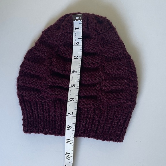 Handmade knit hat maroon - Picture 9 of 10